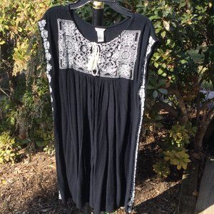 Forever 21 Embroider Trim Front&Side Tunic